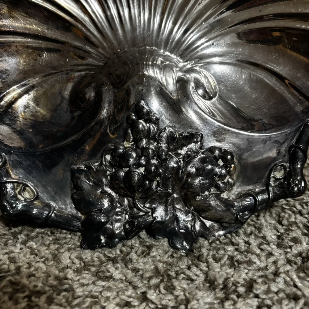 Vintage-Reed and Barton 200 Silverplate Scallop Shell Grapes Serving Dish Bowl